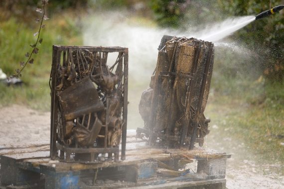 Nettoyage à l'eau sous pression du plâtre en sortie de moulage